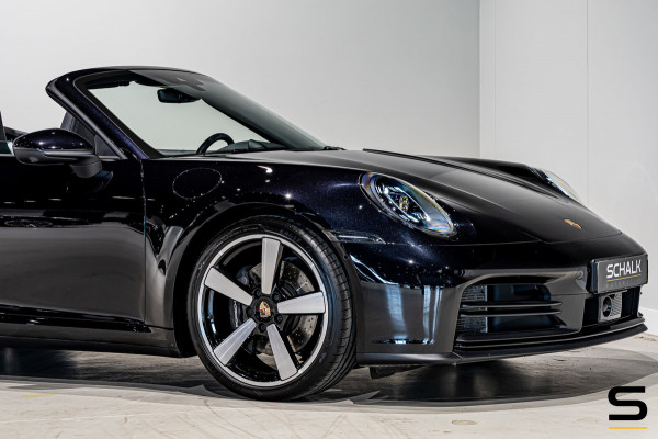 Porsche 911 Cabrio Carrera 992.2|394 PK|Sport Chrono|Sportuitlaat|BOSE|Surround View|20/21” Carrera Classic|Porsche Approved|1e ei