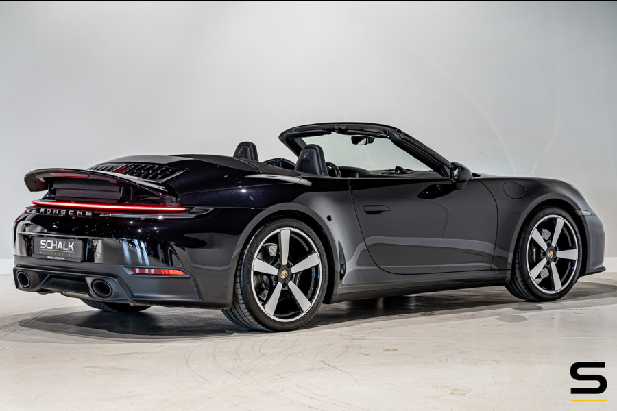 Porsche 911 Cabrio Carrera 992.2|394 PK|Sport Chrono|Sportuitlaat|BOSE|Surround View|20/21” Carrera Classic|Porsche Approved|1e ei