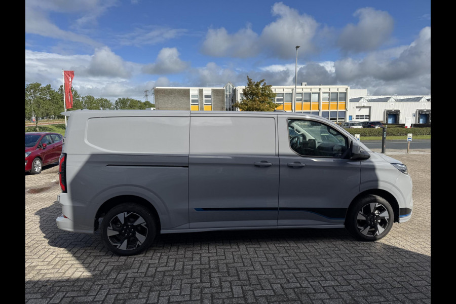 Ford E-Transit Custom 320 L2H1 Sport 65 kWh 218pk | Demo | Driver Assistance Pack | Wegklapbare Trekhaak | Stuurwiel verwarming | Stoel verwarming | 2.300kg Trekgewicht