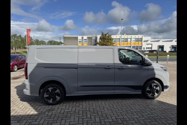 Ford E-Transit Custom 320 L2H1 Sport 65 kWh 218pk | Demo | Driver Assistance Pack | Wegklapbare Trekhaak | Stuurwiel verwarming | Stoel verwarming | 2.300kg Trekgewicht