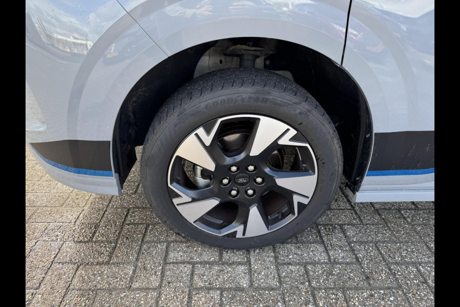 Ford E-Transit Custom 320 L2H1 Sport 65 kWh 218pk | Demo | Driver Assistance Pack | Wegklapbare Trekhaak | Stuurwiel verwarming | Stoel verwarming | 2.300kg Trekgewicht