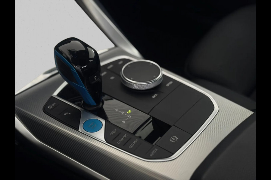BMW i4 EDrive40 84 kWh M-sport(1e Eig, Dealer OndH, NL-auto, Harman/Kardon, SfeerV, 360 Camera, Lane Assit, Active Cruise, Etc)