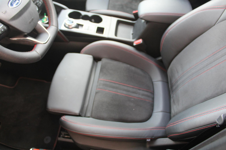 Ford Kuga 2.5 PHEV ST-Line X | Panoramadak | Wegklapbare trekhaak | Head up Display | Adapitve Led | Winter Pack | Bang&Olufsen | AGR-stoelen | 2.100kg trekgewicht
