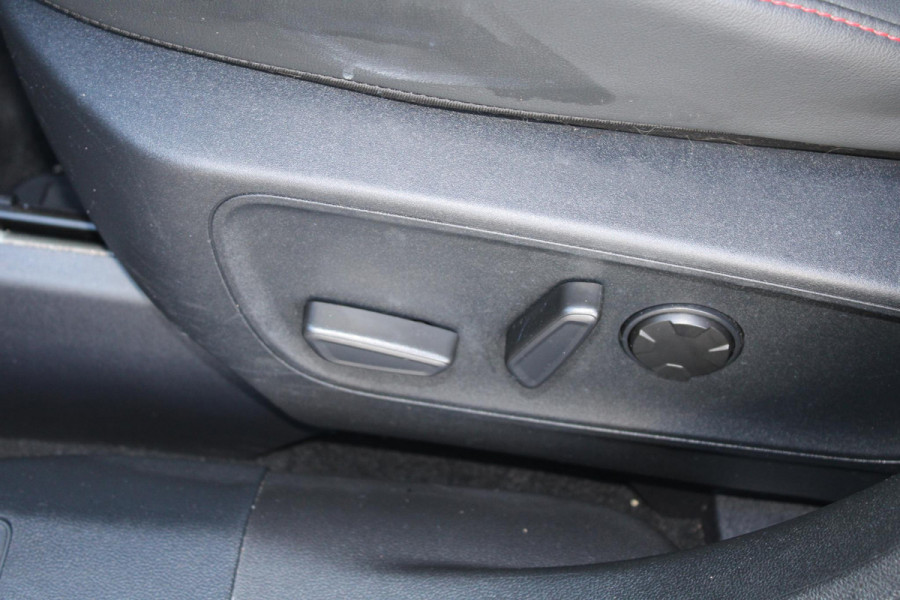 Ford Kuga 2.5 PHEV ST-Line X | Panoramadak | Wegklapbare trekhaak | Head up Display | Adapitve Led | Winter Pack | Bang&Olufsen | AGR-stoelen | 2.100kg trekgewicht