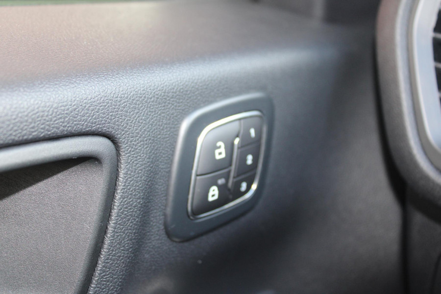 Ford Kuga 2.5 PHEV ST-Line X | Panoramadak | Wegklapbare trekhaak | Head up Display | Adapitve Led | Winter Pack | Bang&Olufsen | AGR-stoelen | 2.100kg trekgewicht