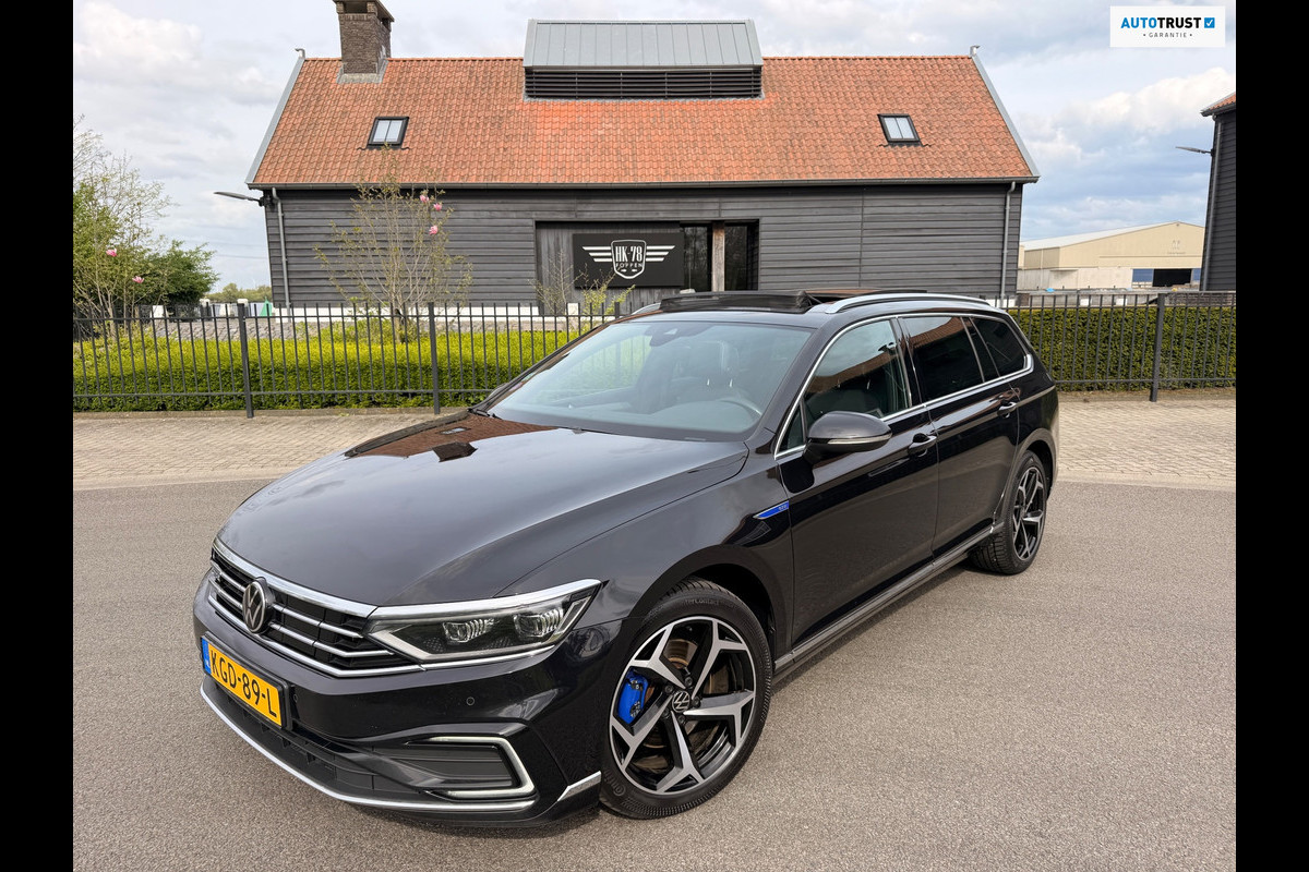 Volkswagen Passat Variant 1.4 TSI PHEV GTE PANO/DAK VIRTUAL COCKPIT LEER NAVI CAMERA IQ-MATRIX ELECTR-TREKHAAK