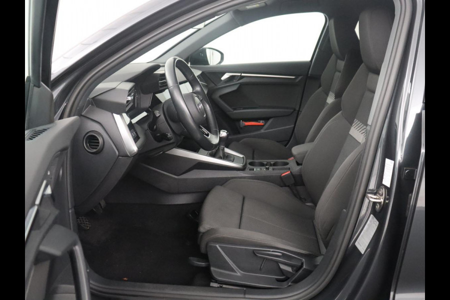Audi A3 Sportback 35 TFSI Business edition | Cruise control | Climate control | Navigatie | Carplay | Park assist | Virtueel dashboard | Full LED | 18" velgen