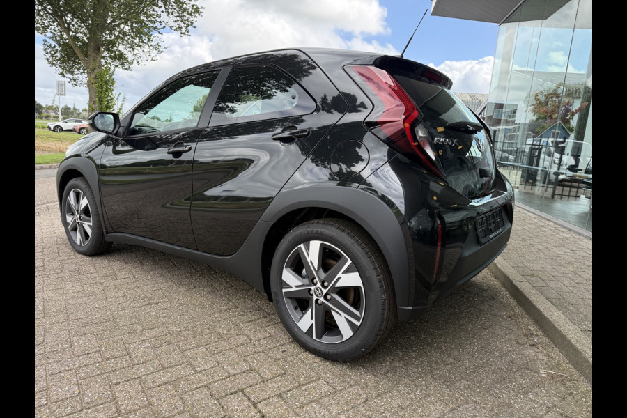 Toyota Aygo X Hybrid 115 pulse Automaat ** Camera ** Stoelverwarming ** Carplay