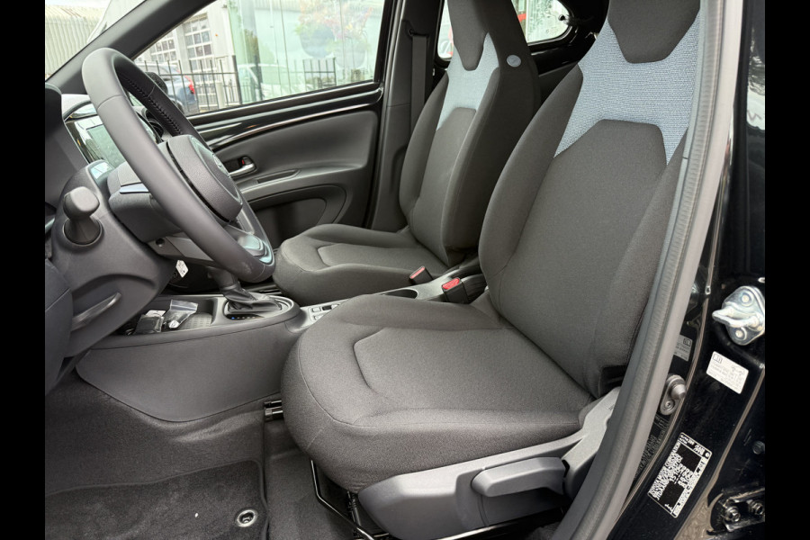 Toyota Aygo X Hybrid 115 pulse Automaat ** Camera ** Stoelverwarming ** Carplay