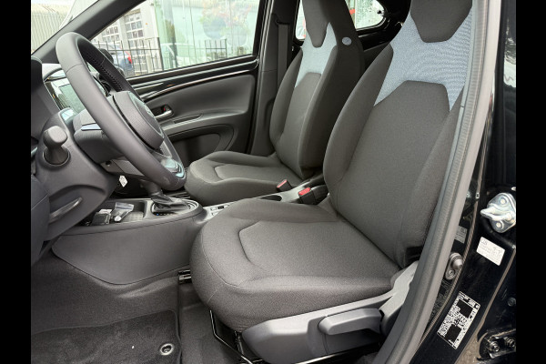 Toyota Aygo X Hybrid 115 pulse Automaat ** Camera ** Stoelverwarming ** Carplay