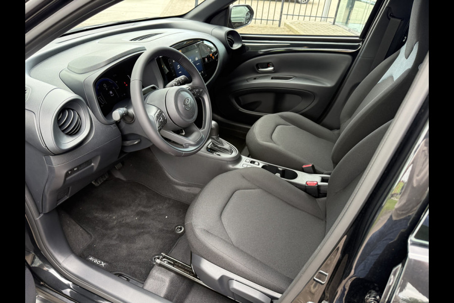 Toyota Aygo X Hybrid 115 pulse Automaat ** Camera ** Stoelverwarming ** Carplay