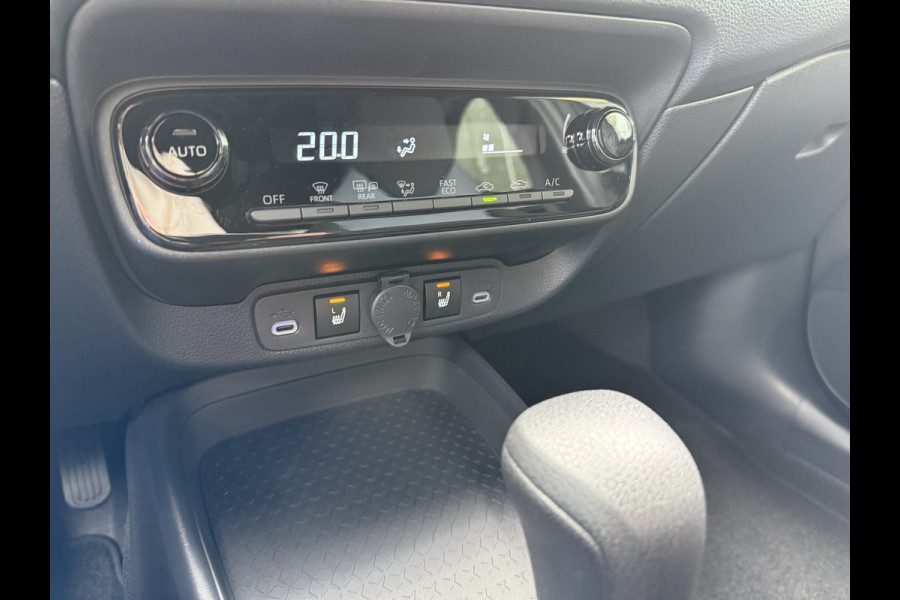Toyota Aygo X Hybrid 115 pulse Automaat ** Camera ** Stoelverwarming ** Carplay