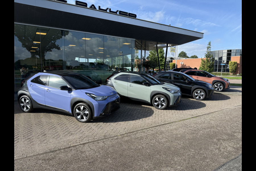 Toyota Aygo X Hybrid 115 pulse Automaat ** Camera ** Stoelverwarming ** Carplay