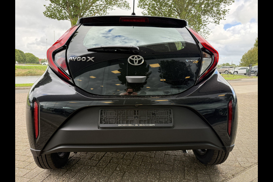 Toyota Aygo X Hybrid 115 pulse Automaat ** Camera ** Stoelverwarming ** Carplay