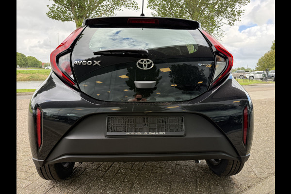 Toyota Aygo X Hybrid 115 pulse Automaat ** Camera ** Stoelverwarming ** Carplay