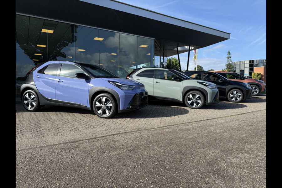 Toyota Aygo X Hybrid 115 pulse Automaat ** Camera ** Stoelverwarming ** Carplay