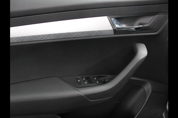 Škoda Karoq 1.5 TSI 150pk Automaat Ambition Navigatie Apple Carpla/Android Auto Camera Climate Control Adaptive Cruise control Lichtmetalen Velgen