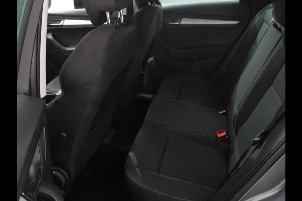 Škoda Karoq 1.5 TSI 150pk Automaat Ambition Navigatie Apple Carpla/Android Auto Camera Climate Control Adaptive Cruise control Lichtmetalen Velgen