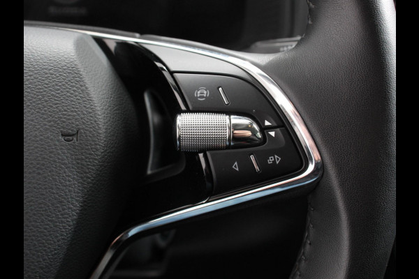 Škoda Karoq 1.5 TSI 150pk Automaat Ambition Navigatie Apple Carpla/Android Auto Camera Climate Control Adaptive Cruise control Lichtmetalen Velgen