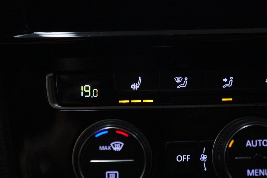 Volkswagen Golf 2.0 TSI GTI Performance PANO/CARPLAY/STOELVER/CAM/ACC/VOL