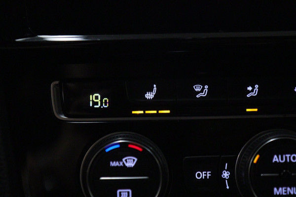 Volkswagen Golf 2.0 TSI GTI Performance PANO/CARPLAY/STOELVER/CAM/ACC/VOL