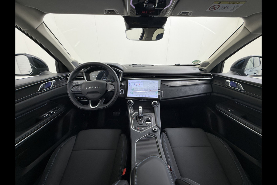 Lynk & Co 01 SOH 96% PHEV AUT-7 261pk Pano-Schuifdak Lmv 20" 360°Camera Apple Carplay Android Auto Adap.Cruise Navi Pdc Ecc Keyless Led Plug- Elek.Memory.Stoel File assistent Dodehoek detector Elektrisch bedienbare achterklep Rijstrooksensor Wifi Verkeersbord detectie 425Nm koppel 3,7kw laadvermogen 1.800kg Trekvermogen
