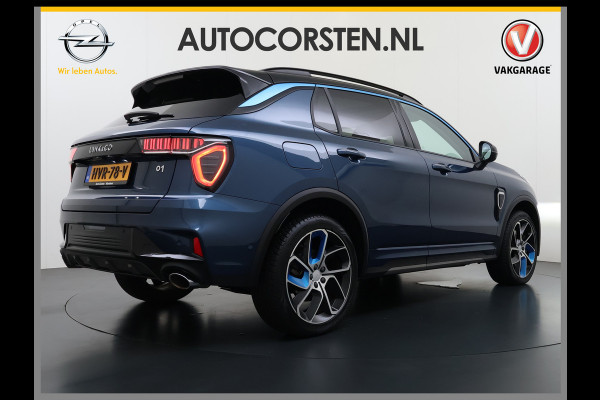 Lynk & Co 01 SOH 96% PHEV AUT-7 261pk Pano-Schuifdak Lmv 20" 360°Camera Apple Carplay Android Auto Adap.Cruise Navi Pdc Ecc Keyless Led Plug- Elek.Memory.Stoel File assistent Dodehoek detector Elektrisch bedienbare achterklep Rijstrooksensor Wifi Verkeersbord detectie 425Nm koppel 3,7kw laadvermogen 1.800kg Trekvermogen