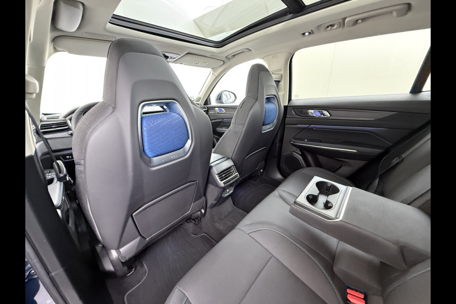 Lynk & Co 01 SOH 96% PHEV AUT-7 261pk Pano-Schuifdak Lmv 20" 360°Camera Apple Carplay Android Auto Adap.Cruise Navi Pdc Ecc Keyless Led Plug- Elek.Memory.Stoel File assistent Dodehoek detector Elektrisch bedienbare achterklep Rijstrooksensor Wifi Verkeersbord detectie 425Nm koppel 3,7kw laadvermogen 1.800kg Trekvermogen