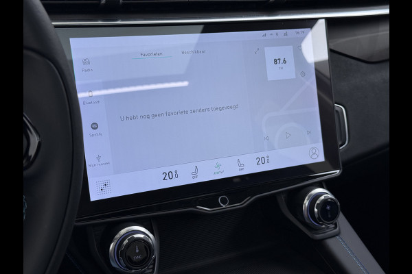 Lynk & Co 01 SOH 96% PHEV AUT-7 261pk Pano-Schuifdak Lmv 20" 360°Camera Apple Carplay Android Auto Adap.Cruise Navi Pdc Ecc Keyless Led Plug- Elek.Memory.Stoel File assistent Dodehoek detector Elektrisch bedienbare achterklep Rijstrooksensor Wifi Verkeersbord detectie 425Nm koppel 3,7kw laadvermogen 1.800kg Trekvermogen