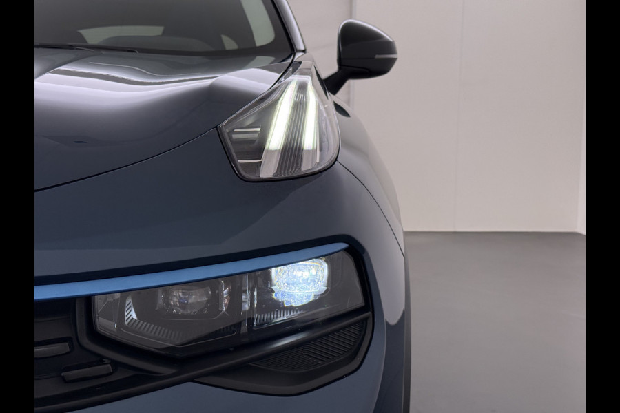 Lynk & Co 01 SOH 96% PHEV AUT-7 261pk Pano-Schuifdak Lmv 20" 360°Camera Apple Carplay Android Auto Adap.Cruise Navi Pdc Ecc Keyless Led Plug- Elek.Memory.Stoel File assistent Dodehoek detector Elektrisch bedienbare achterklep Rijstrooksensor Wifi Verkeersbord detectie 425Nm koppel 3,7kw laadvermogen 1.800kg Trekvermogen