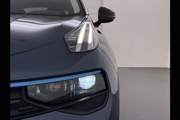 Lynk & Co 01 SOH 96% PHEV AUT-7 261pk Pano-Schuifdak Lmv 20" 360°Camera Apple Carplay Android Auto Adap.Cruise Navi Pdc Ecc Keyless Led Plug- Elek.Memory.Stoel File assistent Dodehoek detector Elektrisch bedienbare achterklep Rijstrooksensor Wifi Verkeersbord detectie 425Nm koppel 3,7kw laadvermogen 1.800kg Trekvermogen
