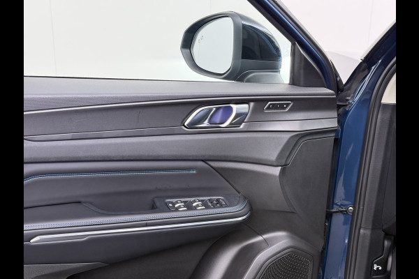 Lynk & Co 01 SOH 96% PHEV AUT-7 261pk Pano-Schuifdak Lmv 20" 360°Camera Apple Carplay Android Auto Adap.Cruise Navi Pdc Ecc Keyless Led Plug- Elek.Memory.Stoel File assistent Dodehoek detector Elektrisch bedienbare achterklep Rijstrooksensor Wifi Verkeersbord detectie 425Nm koppel 3,7kw laadvermogen 1.800kg Trekvermogen