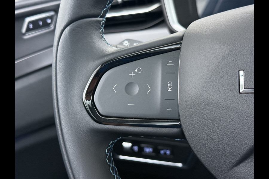 Lynk & Co 01 SOH 96% PHEV AUT-7 261pk Pano-Schuifdak Lmv 20" 360°Camera Apple Carplay Android Auto Adap.Cruise Navi Pdc Ecc Keyless Led Plug- Elek.Memory.Stoel File assistent Dodehoek detector Elektrisch bedienbare achterklep Rijstrooksensor Wifi Verkeersbord detectie 425Nm koppel 3,7kw laadvermogen 1.800kg Trekvermogen