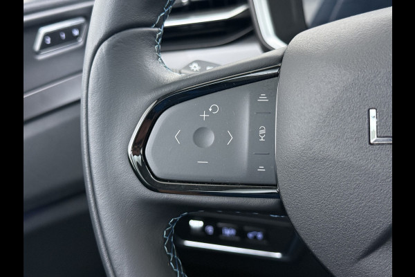 Lynk & Co 01 SOH 96% PHEV AUT-7 261pk Pano-Schuifdak Lmv 20" 360°Camera Apple Carplay Android Auto Adap.Cruise Navi Pdc Ecc Keyless Led Plug- Elek.Memory.Stoel File assistent Dodehoek detector Elektrisch bedienbare achterklep Rijstrooksensor Wifi Verkeersbord detectie 425Nm koppel 3,7kw laadvermogen 1.800kg Trekvermogen