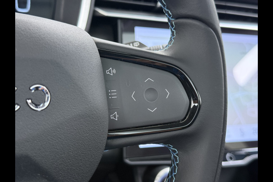 Lynk & Co 01 SOH 96% PHEV AUT-7 261pk Pano-Schuifdak Lmv 20" 360°Camera Apple Carplay Android Auto Adap.Cruise Navi Pdc Ecc Keyless Led Plug- Elek.Memory.Stoel File assistent Dodehoek detector Elektrisch bedienbare achterklep Rijstrooksensor Wifi Verkeersbord detectie 425Nm koppel 3,7kw laadvermogen 1.800kg Trekvermogen