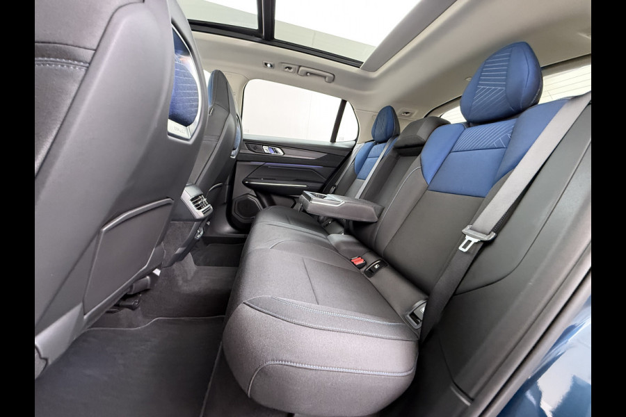 Lynk & Co 01 SOH 96% PHEV AUT-7 261pk Pano-Schuifdak Lmv 20" 360°Camera Apple Carplay Android Auto Adap.Cruise Navi Pdc Ecc Keyless Led Plug- Elek.Memory.Stoel File assistent Dodehoek detector Elektrisch bedienbare achterklep Rijstrooksensor Wifi Verkeersbord detectie 425Nm koppel 3,7kw laadvermogen 1.800kg Trekvermogen