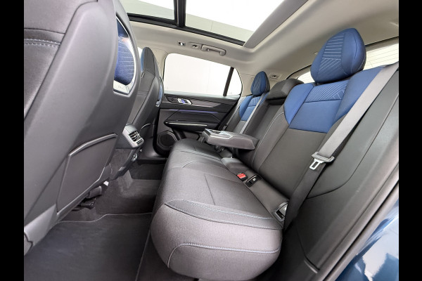 Lynk & Co 01 SOH 96% PHEV AUT-7 261pk Pano-Schuifdak Lmv 20" 360°Camera Apple Carplay Android Auto Adap.Cruise Navi Pdc Ecc Keyless Led Plug- Elek.Memory.Stoel File assistent Dodehoek detector Elektrisch bedienbare achterklep Rijstrooksensor Wifi Verkeersbord detectie 425Nm koppel 3,7kw laadvermogen 1.800kg Trekvermogen