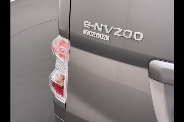 Nissan e-NV200 Evalia 40kWh Automaat 2X Schuifdeur 5-Persoons SOH 89% Camera Stoel+Stuurverwarming Navi DAB Connect Edition Regen-Lichtsensor Cruise Control Bluetooth Privacy Glas Isofix Lmv 15" 1e Eigenaar Dealeronderhouden Origineel Nederlandse Auto