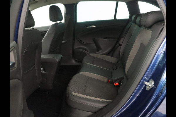 Opel Astra Sports Tourer 1.2 Design & Tech | Cruise control | Camera | Park assist | Trekhaak | Dodehoek detectie | Navigatie | Carplay | Climate control | 16" velgen