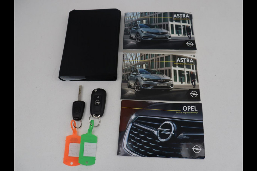 Opel Astra Sports Tourer 1.2 Design & Tech | Cruise control | Camera | Park assist | Trekhaak | Dodehoek detectie | Navigatie | Carplay | Climate control | 16" velgen