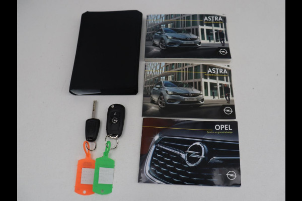Opel Astra Sports Tourer 1.2 Design & Tech | Cruise control | Camera | Park assist | Trekhaak | Dodehoek detectie | Navigatie | Carplay | Climate control | 16" velgen