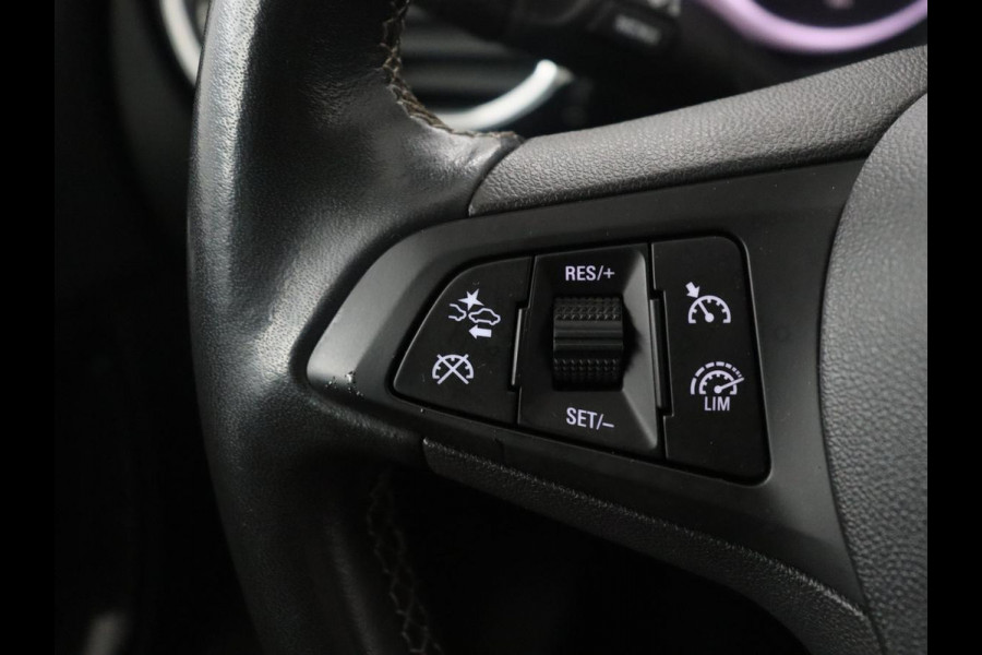 Opel Astra Sports Tourer 1.2 Design & Tech | Cruise control | Camera | Park assist | Trekhaak | Dodehoek detectie | Navigatie | Carplay | Climate control | 16" velgen