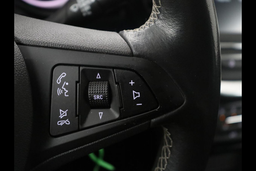 Opel Astra Sports Tourer 1.2 Design & Tech | Cruise control | Camera | Park assist | Trekhaak | Dodehoek detectie | Navigatie | Carplay | Climate control | 16" velgen