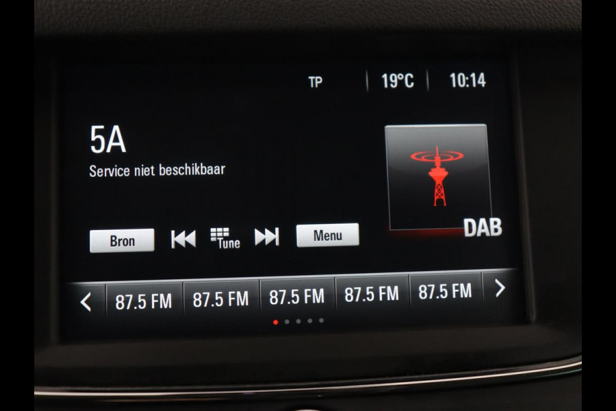 Opel Astra Sports Tourer 1.2 Design & Tech | Cruise control | Camera | Park assist | Trekhaak | Dodehoek detectie | Navigatie | Carplay | Climate control | 16" velgen
