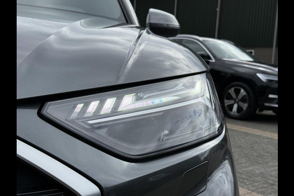 Audi Q5 55 TFSI e S edition VAN: 48.900,- VOOR: 44.877,- UW HERFSTVOORDEEL: 4.023,- S-LINE BINNEN + BUITEN |LUCHTVERING| ELEKTRISCHE TREKHAAK| 360 CAMERA| PANO| DODE HOEK SENSOR| ELEK. STOELEN | MATRIX| RECENT NOG ONDERHOUD GEHAD|