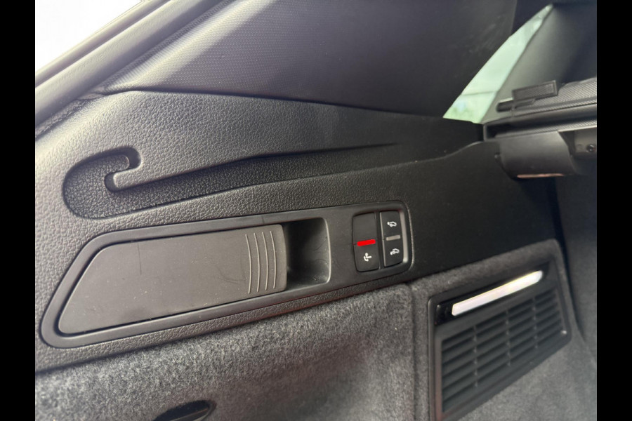 Audi Q5 55 TFSI e S edition VAN: 48.900,- VOOR: 44.877,- UW HERFSTVOORDEEL: 4.023,- S-LINE BINNEN + BUITEN |LUCHTVERING| ELEKTRISCHE TREKHAAK| 360 CAMERA| PANO| DODE HOEK SENSOR| ELEK. STOELEN | MATRIX| RECENT NOG ONDERHOUD GEHAD|