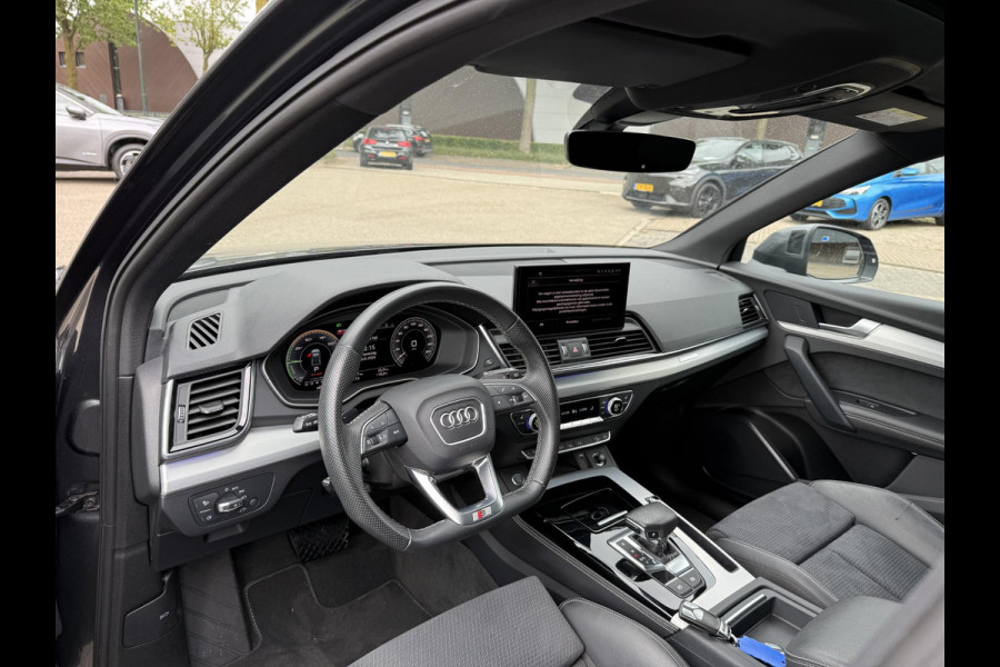 Audi Q5 55 TFSI e S edition VAN: 48.900,- VOOR: 44.877,- UW HERFSTVOORDEEL: 4.023,- S-LINE BINNEN + BUITEN |LUCHTVERING| ELEKTRISCHE TREKHAAK| 360 CAMERA| PANO| DODE HOEK SENSOR| ELEK. STOELEN | MATRIX| RECENT NOG ONDERHOUD GEHAD|