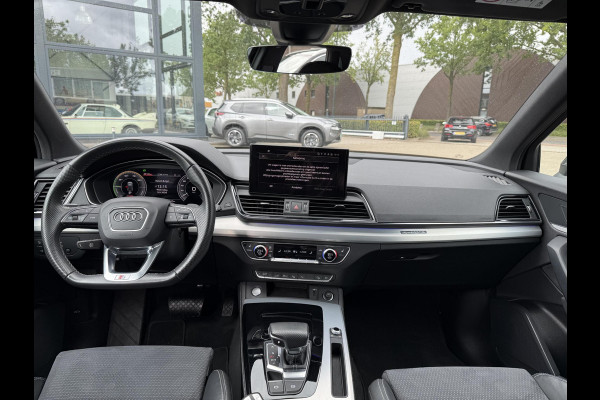 Audi Q5 55 TFSI e S edition VAN: 48.900,- VOOR: 44.877,- UW HERFSTVOORDEEL: 4.023,- S-LINE BINNEN + BUITEN |LUCHTVERING| ELEKTRISCHE TREKHAAK| 360 CAMERA| PANO| DODE HOEK SENSOR| ELEK. STOELEN | MATRIX| RECENT NOG ONDERHOUD GEHAD|