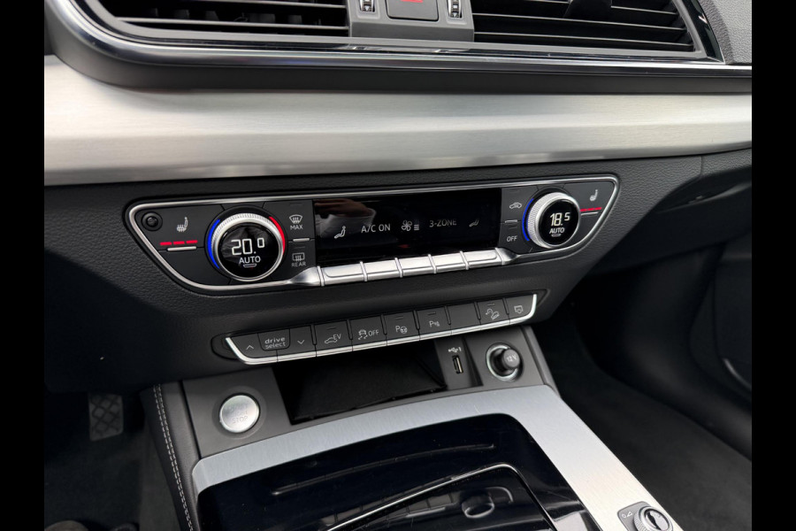 Audi Q5 55 TFSI e S edition VAN: 48.900,- VOOR: 44.877,- UW HERFSTVOORDEEL: 4.023,- S-LINE BINNEN + BUITEN |LUCHTVERING| ELEKTRISCHE TREKHAAK| 360 CAMERA| PANO| DODE HOEK SENSOR| ELEK. STOELEN | MATRIX| RECENT NOG ONDERHOUD GEHAD|