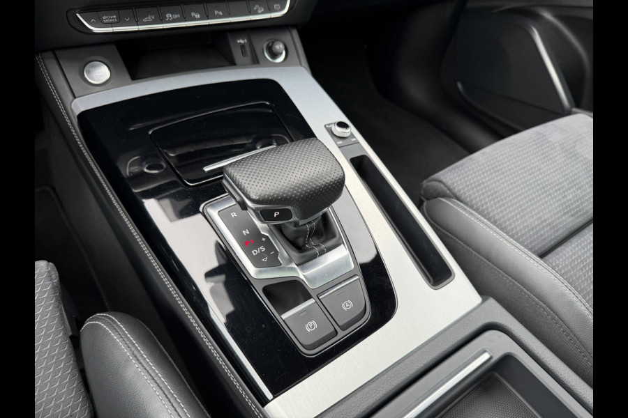 Audi Q5 55 TFSI e S edition VAN: 48.900,- VOOR: 44.877,- UW HERFSTVOORDEEL: 4.023,- S-LINE BINNEN + BUITEN |LUCHTVERING| ELEKTRISCHE TREKHAAK| 360 CAMERA| PANO| DODE HOEK SENSOR| ELEK. STOELEN | MATRIX| RECENT NOG ONDERHOUD GEHAD|